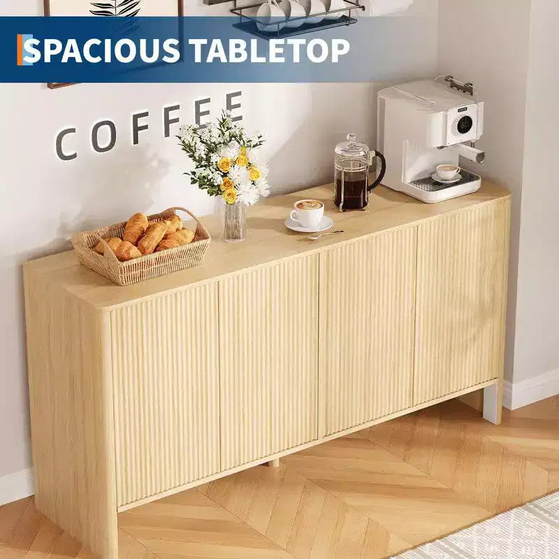 Credenza da 58 pollici in legno con 4 ante scanalate e ripiani regolabili