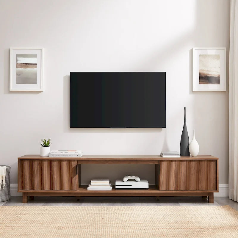 Meuble TV moderne Middlebrook Designs avec portes cannelées de 70 pouces