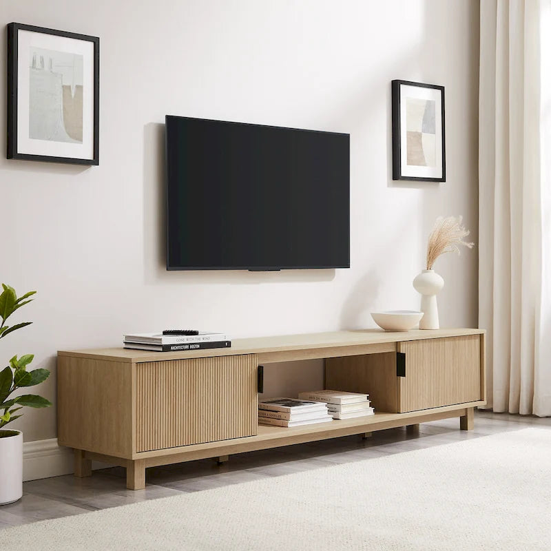 Meuble TV moderne Middlebrook Designs avec portes cannelées de 70 pouces
