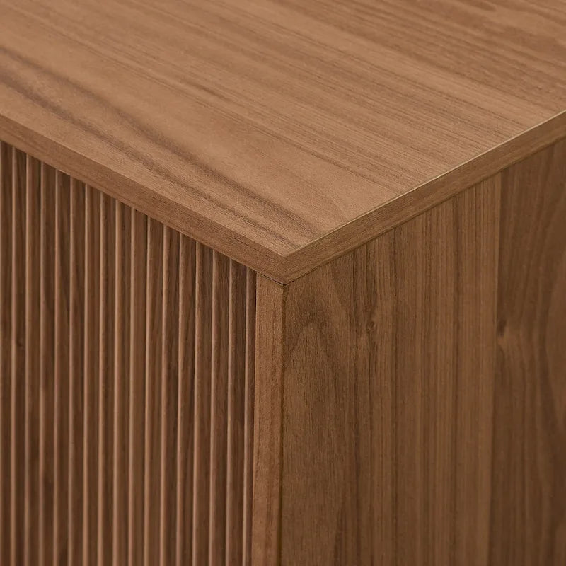 Meuble TV moderne Middlebrook Designs avec portes cannelées de 70 pouces