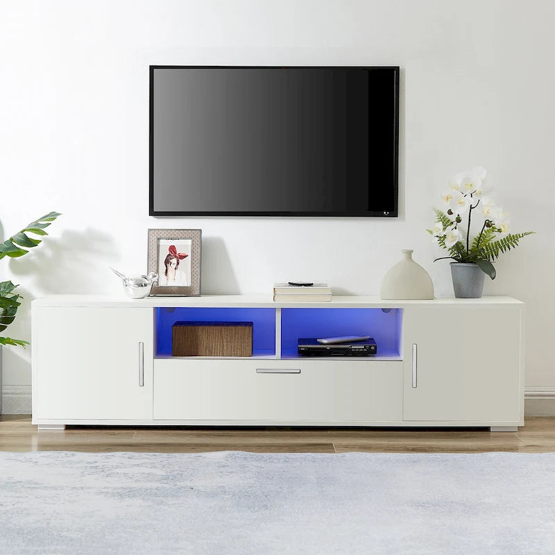 Meuble TV blanc de 160 cm avec lumières LED, armoires et étagères ouvertes pour TV jusqu'à 65 pouces