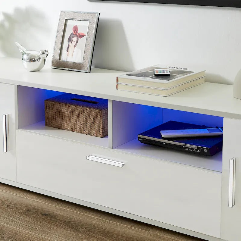 Meuble TV blanc de 160 cm avec lumières LED, armoires et étagères ouvertes pour TV jusqu'à 65 pouces