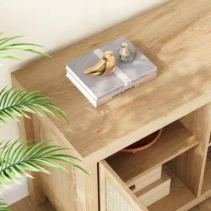 Meuble TV en rotin pour téléviseur de 75 pouces, meuble de divertissement bohème avec rangement et portes