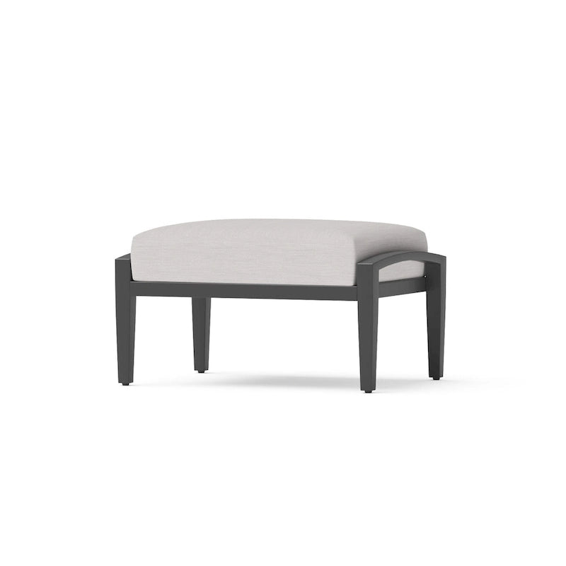 Ensemble de six meubles de patio Venetia avec foyer, fauteuils pivotants et coussins