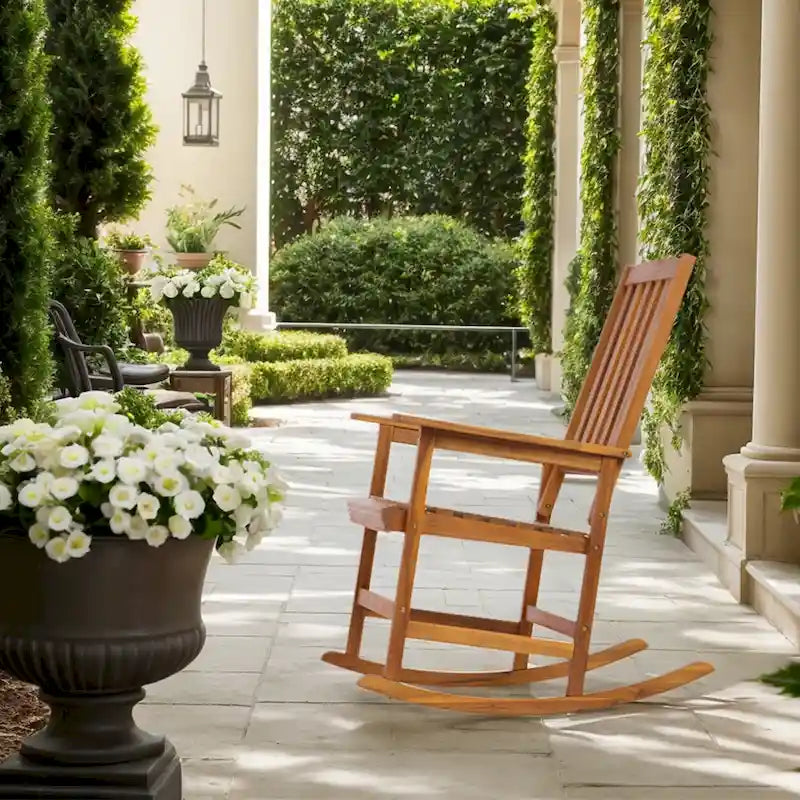 Fauteuil à bascule en bois d'acacia de style rustique, mobilier de patio en bois massif intérieur/extérieur avec design ergonomique et finition résistante aux intempéries