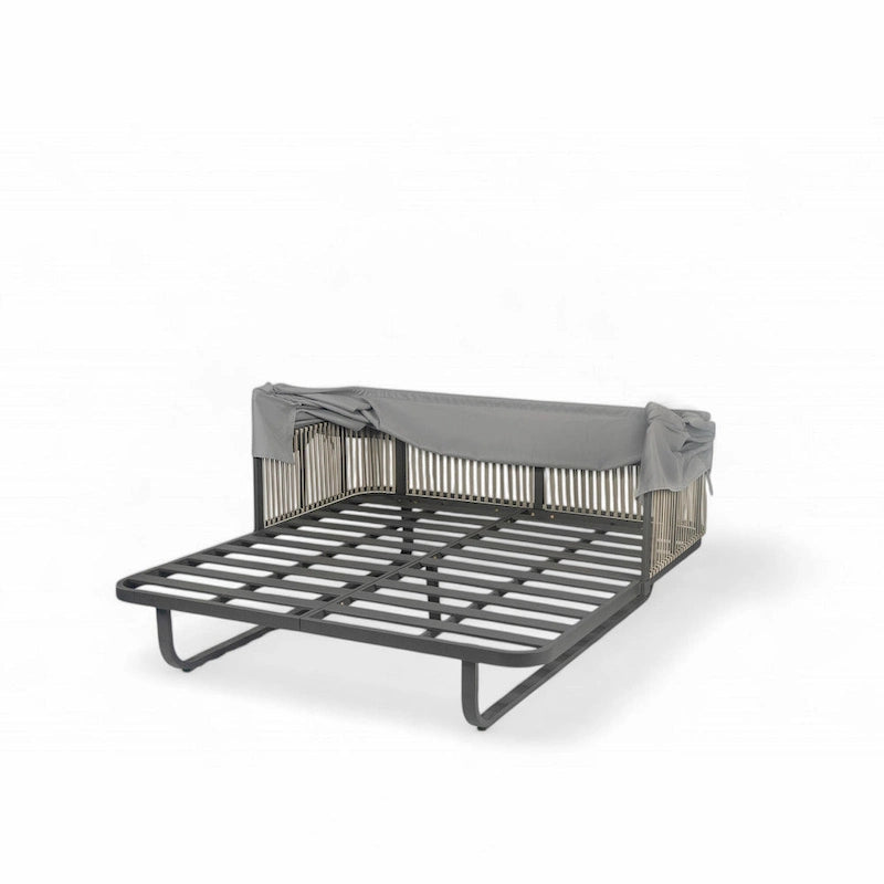 57 Outdoor Patio Rattan Daybed Sunbed with Retractable Canopy and Pillows