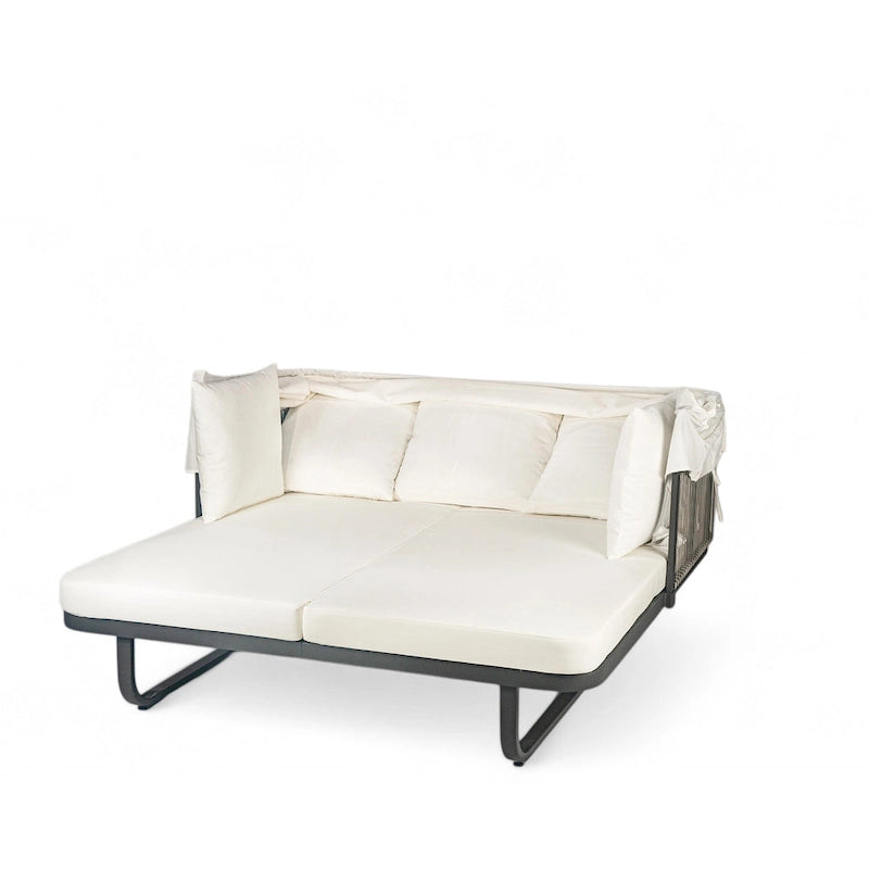 57 Outdoor Patio Rattan Daybed Sunbed with Retractable Canopy and Pillows