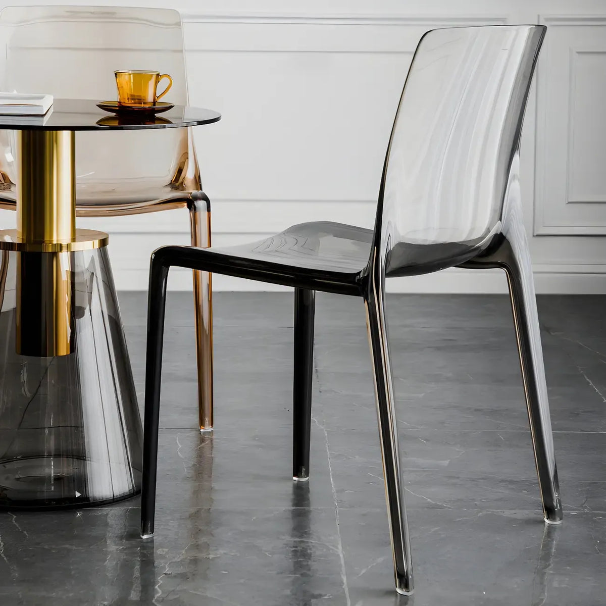 Chaise de salle à manger sans accoudoirs à dossier bas en acrylique ambre