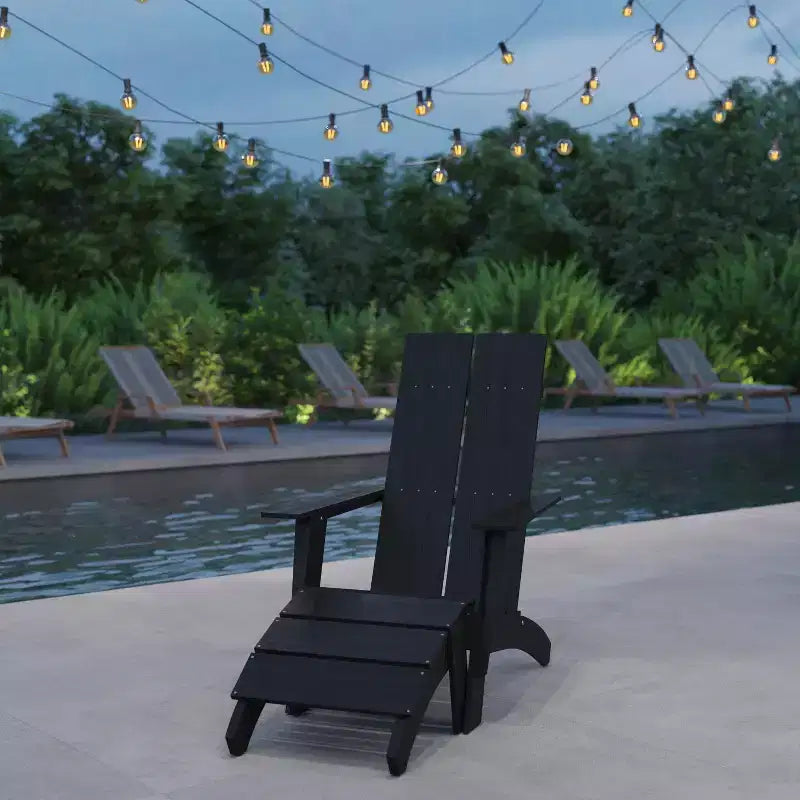 Chaise de patio Merrick Lane Adirondack moderne à lattes avec pouf assorti