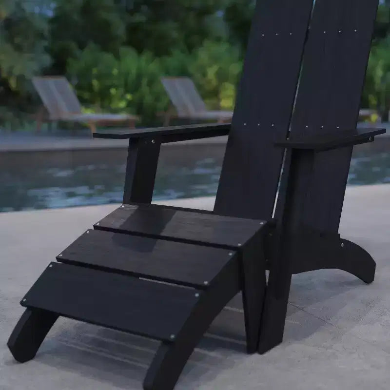 Chaise de patio Merrick Lane Adirondack moderne à lattes avec pouf assorti