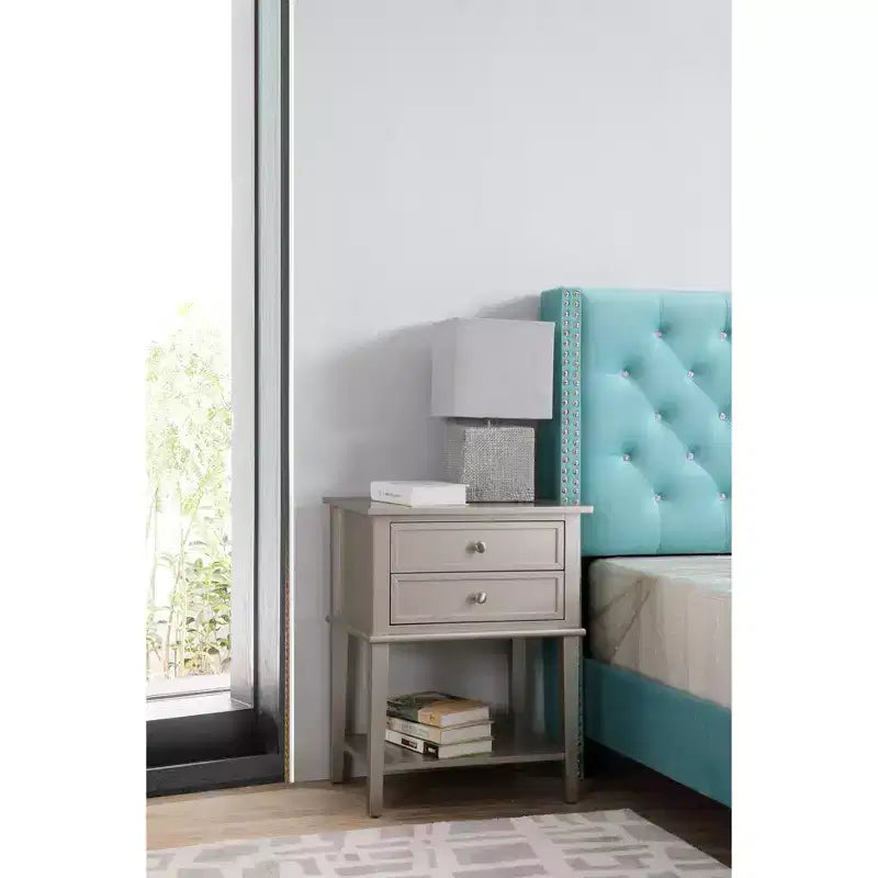 Comodino a 2 cassetti con incastri a coda di rondine all'inglese (71 cm A x 56 cm L x 41 cm P)