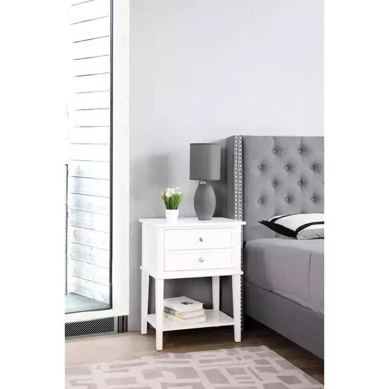 Comodino a 2 cassetti con incastri a coda di rondine all'inglese (71 cm A x 56 cm L x 41 cm P)