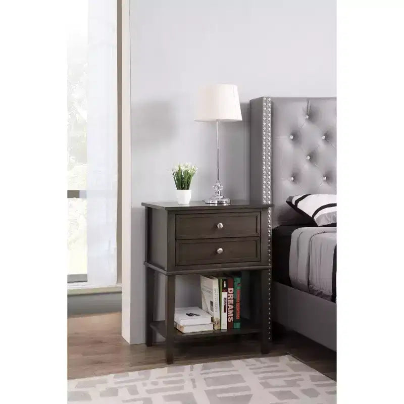 Comodino a 2 cassetti con incastri a coda di rondine all'inglese (71 cm A x 56 cm L x 41 cm P)