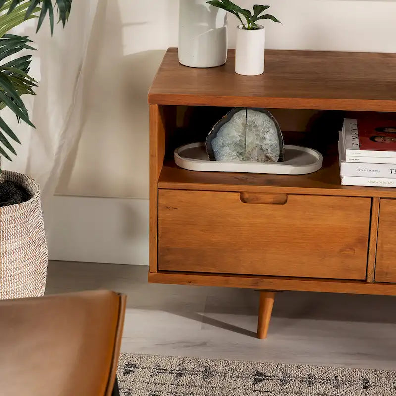 Meuble TV en bois massif Alby 58 pouces de Middlebrook, style Mid-Century