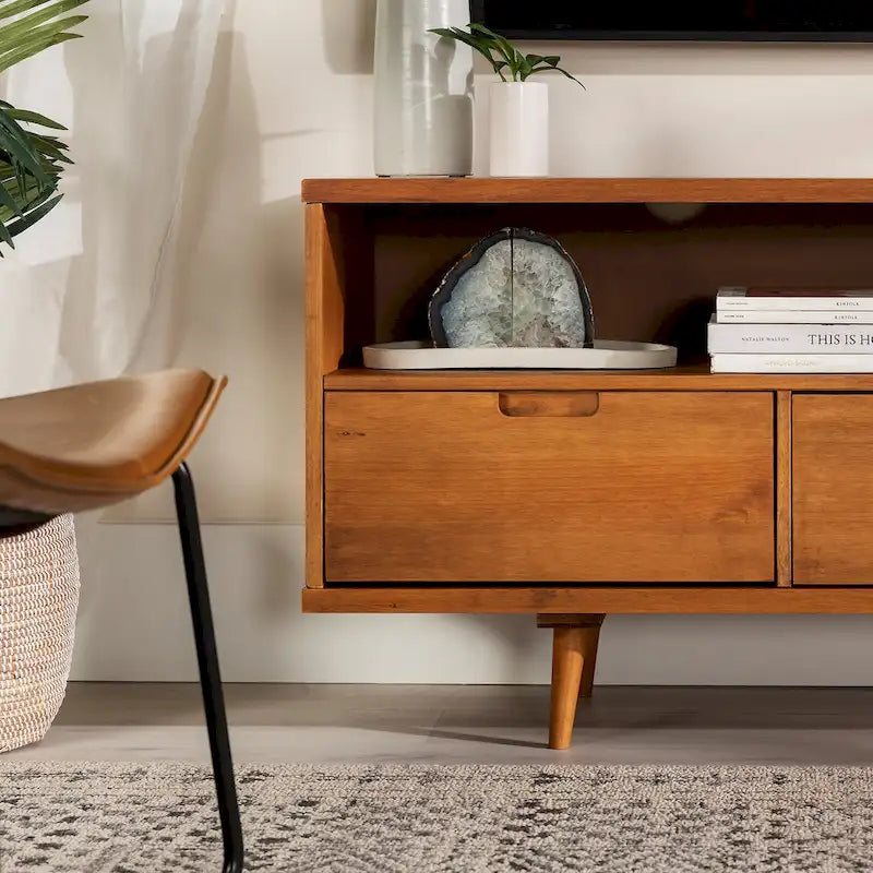 Meuble TV en bois massif Alby 58 pouces de Middlebrook, style Mid-Century