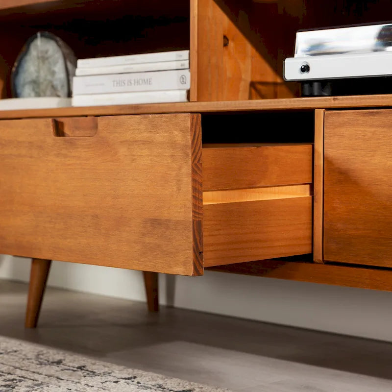 Meuble TV en bois massif Alby 58 pouces de Middlebrook, style Mid-Century