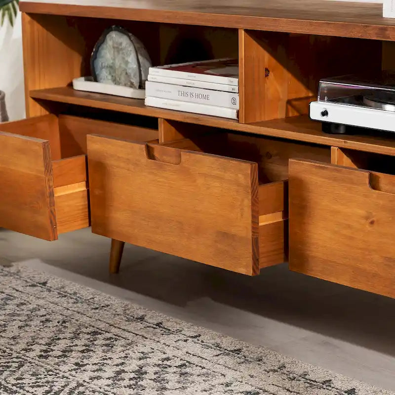 Meuble TV en bois massif Alby 58 pouces de Middlebrook, style Mid-Century