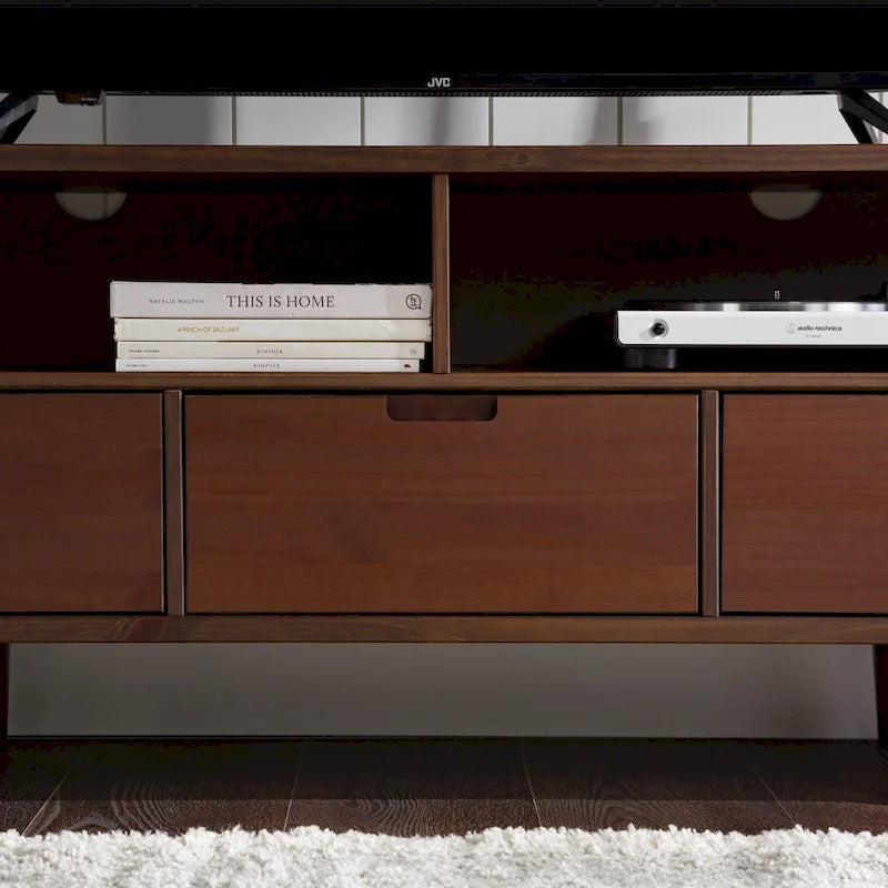 Meuble TV en bois massif Alby 58 pouces de Middlebrook, style Mid-Century