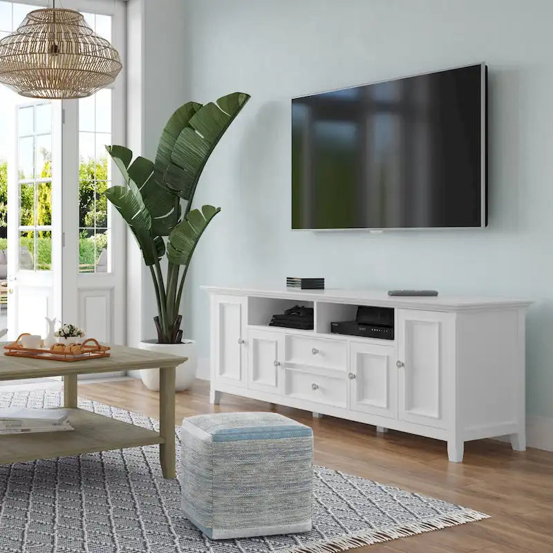 Meuble TV transitoire en bois massif WYNDENHALL Halifax de 72 pouces de large - 72 l x 19 P x 26 H