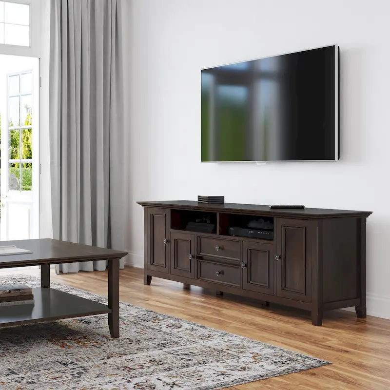 Meuble TV transitoire en bois massif WYNDENHALL Halifax de 72 pouces de large - 72 l x 19 P x 26 H