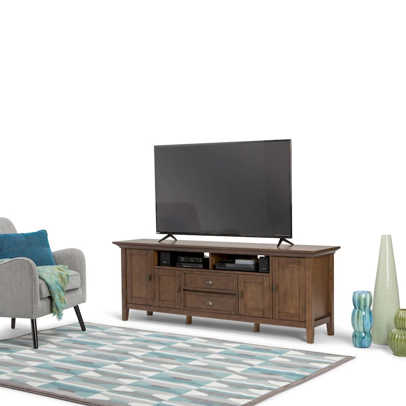 Meuble TV-média de transition WYNDENHALL Mansfield en BOIS MASSIF de 72 pouces de large pour téléviseurs jusqu'à 80 pouces - 72 L x 16,5 P x 26 H