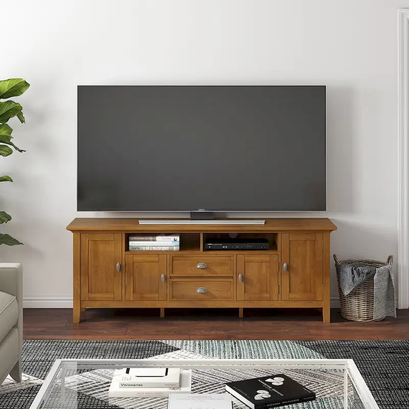 Meuble TV-média de transition WYNDENHALL Mansfield en BOIS MASSIF de 72 pouces de large pour téléviseurs jusqu'à 80 pouces - 72 L x 16,5 P x 26 H