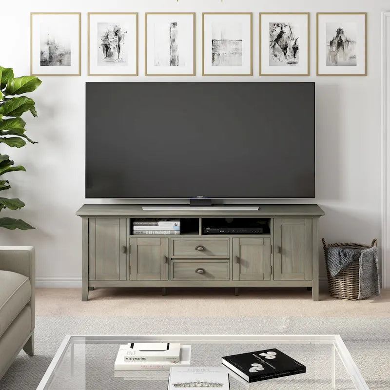 Meuble TV-média de transition WYNDENHALL Mansfield en BOIS MASSIF de 72 pouces de large pour téléviseurs jusqu'à 80 pouces - 72 L x 16,5 P x 26 H