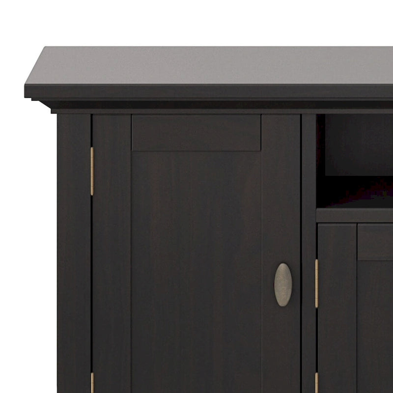 Meuble TV-média de transition WYNDENHALL Mansfield en BOIS MASSIF de 72 pouces de large pour téléviseurs jusqu'à 80 pouces - 72 L x 16,5 P x 26 H