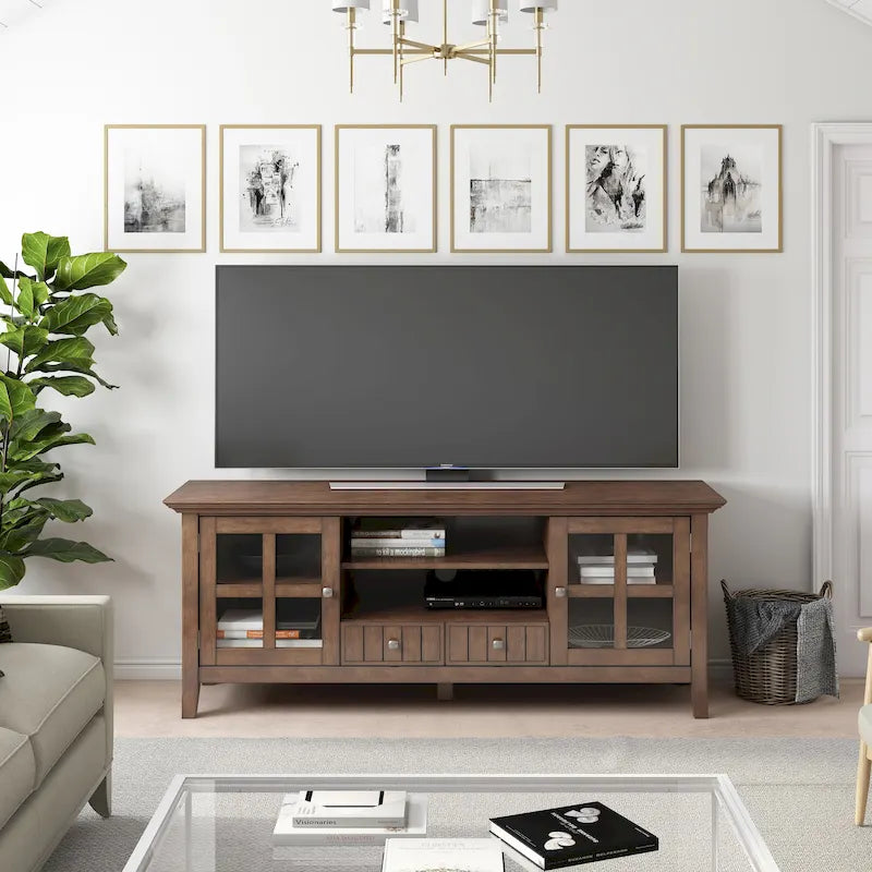 Meuble TV/Média de transition WYNDENHALL Normandy en BOIS MASSIF de 60 pouces de large pour téléviseurs jusqu'à 65 pouces - 60 x 16,5 x 24