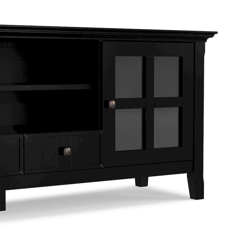 Meuble TV/Média de transition WYNDENHALL Normandy en BOIS MASSIF de 60 pouces de large pour téléviseurs jusqu'à 65 pouces - 60 x 16,5 x 24