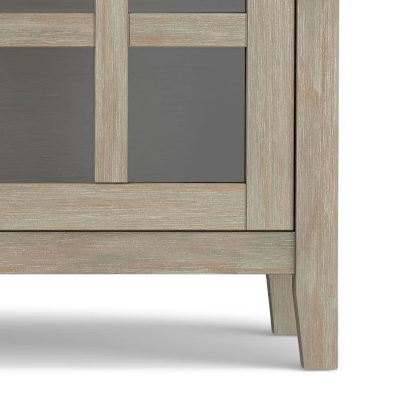 Meuble TV/Média de transition WYNDENHALL Normandy en BOIS MASSIF de 60 pouces de large pour téléviseurs jusqu'à 65 pouces - 60 x 16,5 x 24