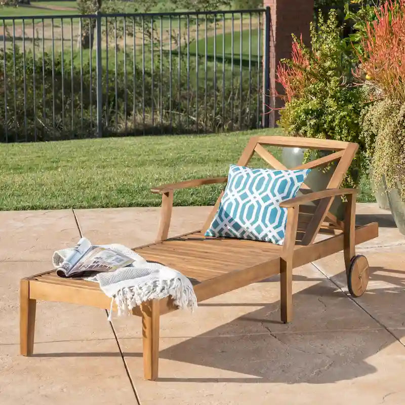 Chaise longue d'extérieur Perla en bois d'acacia par Christopher Knight Home