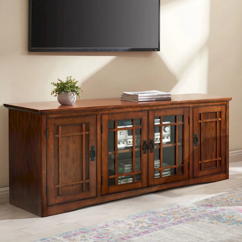 Meuble TV Leick Home en bois massif, chêne Mission, quatre portes