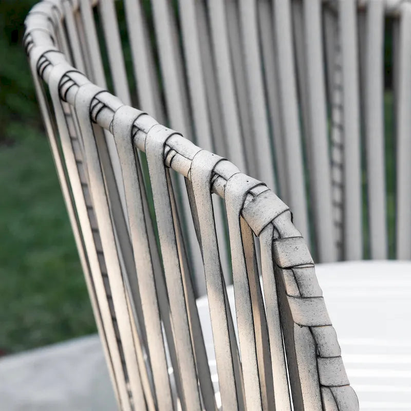 Chaises de patio SEI Furniture Millie en métal noir et osier gris, toutes saisons, avec coussins et assise profonde (lot de 2)