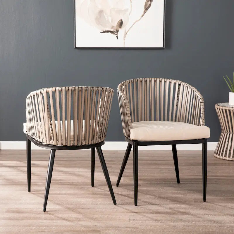 Chaises de patio SEI Furniture Millie en métal noir et osier gris, toutes saisons, avec coussins et assise profonde (lot de 2)