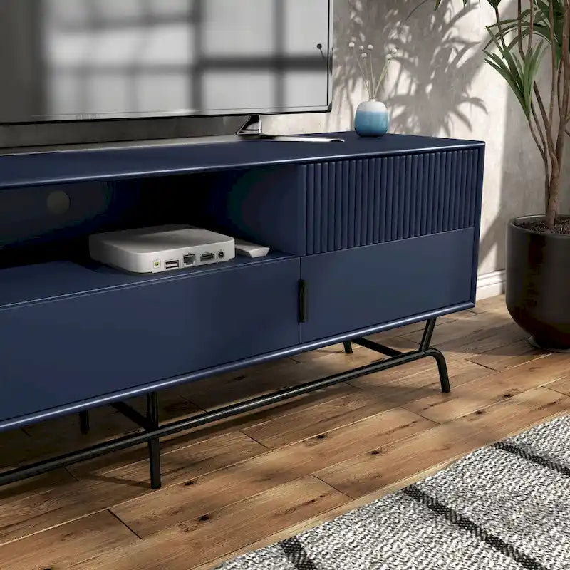 Meuble TV DH BASIC Modern avec 3 tiroirs et passe-câbles de 60 pouces par Denhour