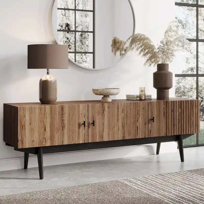 Meuble TV marron Chelsea de Living Skog, compatible avec les téléviseurs jusqu'à 65 pouces, avec design à lattes et pieds en bois