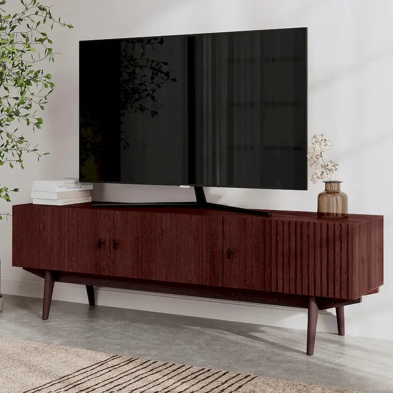 Meuble TV marron Chelsea de Living Skog, compatible avec les téléviseurs jusqu'à 65 pouces, avec design à lattes et pieds en bois