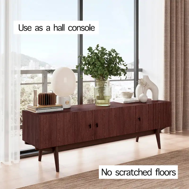 Meuble TV marron Chelsea de Living Skog, compatible avec les téléviseurs jusqu'à 65 pouces, avec design à lattes et pieds en bois