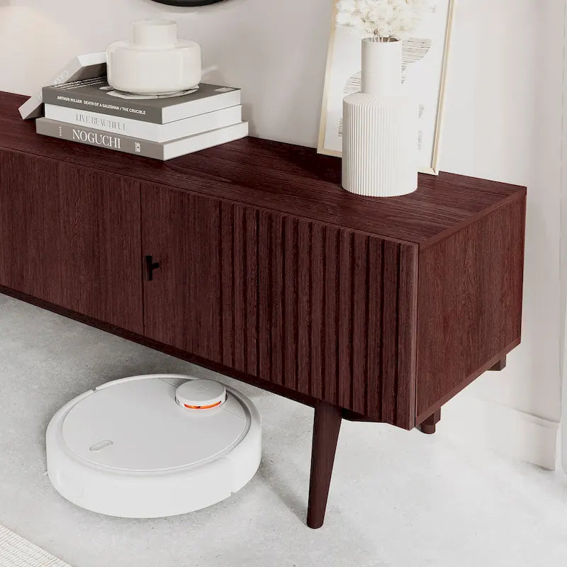 Meuble TV marron Chelsea de Living Skog, compatible avec les téléviseurs jusqu'à 65 pouces, avec design à lattes et pieds en bois