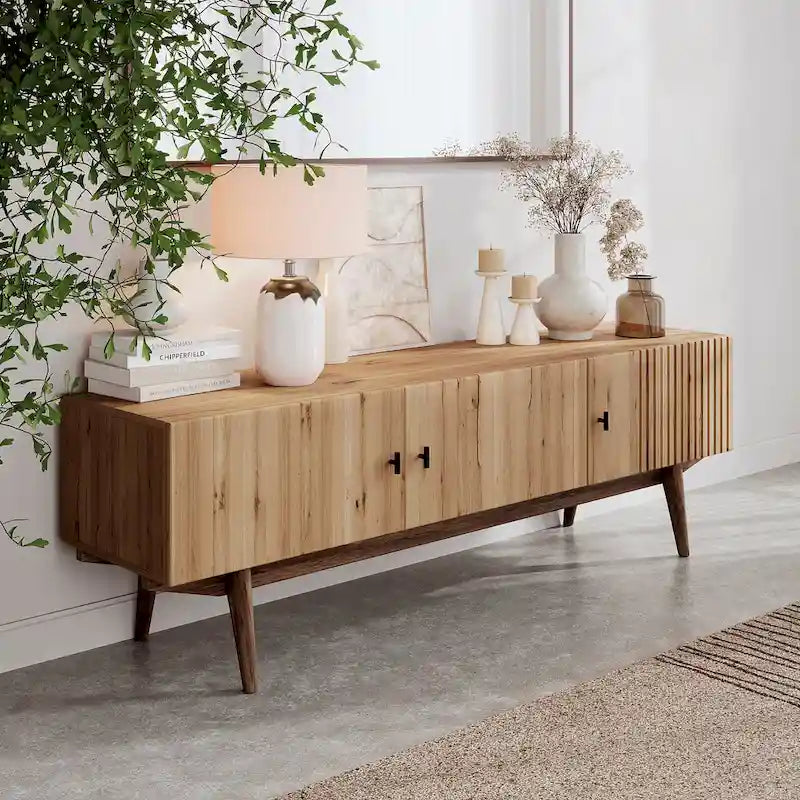 Meuble TV marron Chelsea de Living Skog, compatible avec les téléviseurs jusqu'à 65 pouces, avec design à lattes et pieds en bois