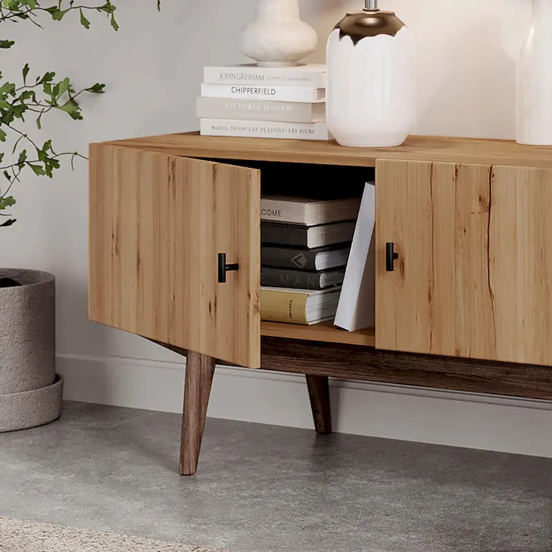Meuble TV marron Chelsea de Living Skog, compatible avec les téléviseurs jusqu'à 65 pouces, avec design à lattes et pieds en bois