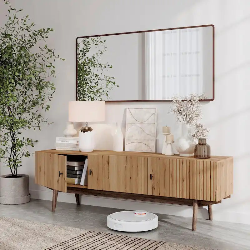Meuble TV marron Chelsea de Living Skog, compatible avec les téléviseurs jusqu'à 65 pouces, avec design à lattes et pieds en bois