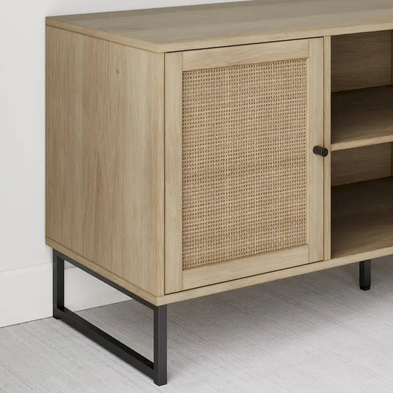 Meuble TV Nathan James Mina moderne avec console média et accents noirs en bois de chêne et portes de rangement