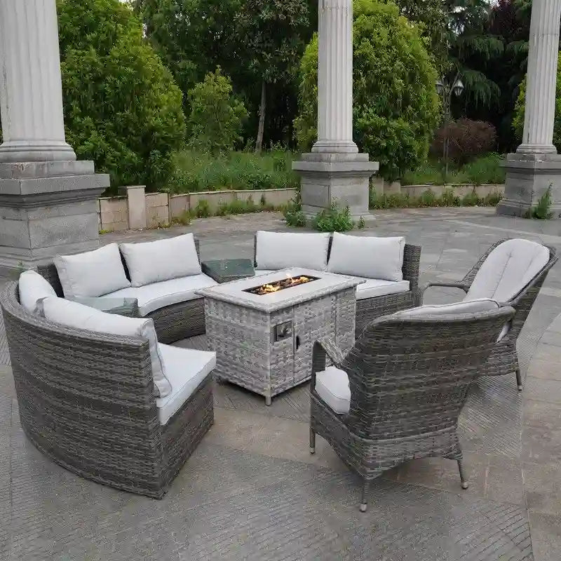 Canapé de patio demi-lune en osier avec foyer et chaises