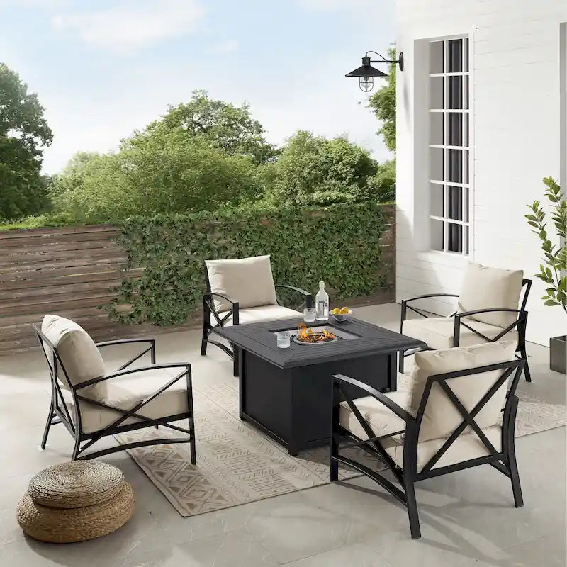 Crosley Kaplan Ensemble de conversation d'extérieur 5 pièces avec table brasero – 140 L x 140 H x 32 P
