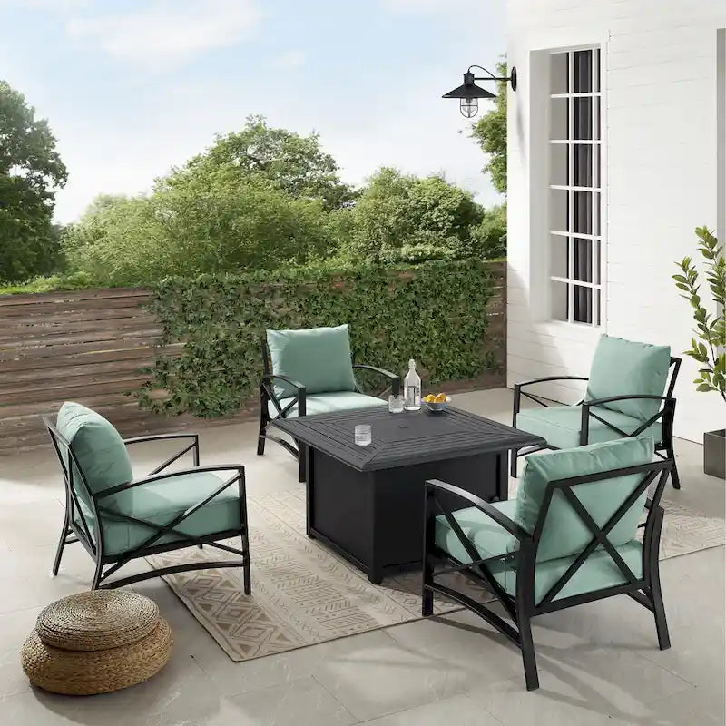Crosley Kaplan Ensemble de conversation d'extérieur 5 pièces avec table brasero – 140 L x 140 H x 32 P