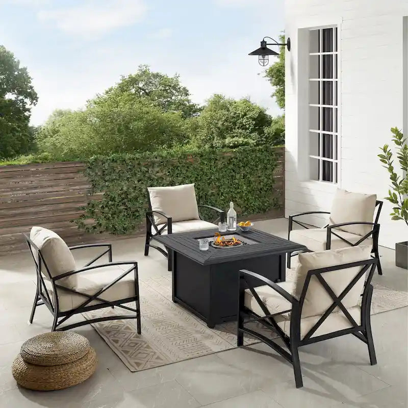 Crosley Kaplan Ensemble de conversation d'extérieur 5 pièces avec table brasero – 140 L x 140 H x 32 P