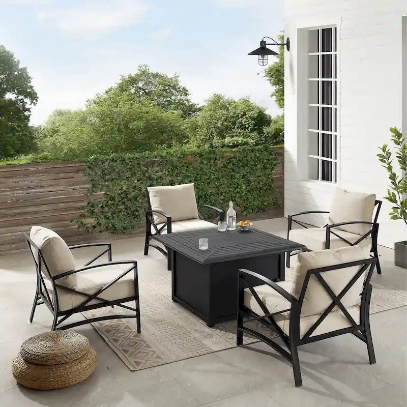 Crosley Kaplan Ensemble de conversation d'extérieur 5 pièces avec table brasero – 140 L x 140 H x 32 P