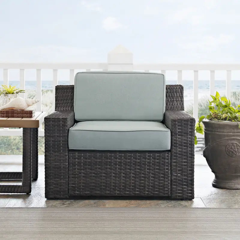Fauteuil d'extérieur en osier toutes saisons Beaufort Espresso avec coussins Mist - 37 L x 37 P x 31.5 H
